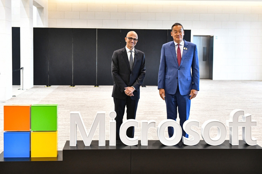 Thai Prime Minister Srettha Thavisin (right) and Microsoft CEO Satya Nadella pose for a photo at an event where the tech company announced that it would create Thailand’s first data center region in Bangkok on May 1. Photo: VCG